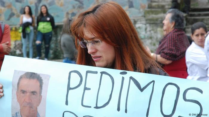 Kolumbien Schritt zur Versöhnung in Granada Angehörige von Opfern
