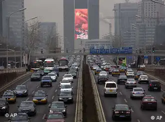 Heavy traffic along a major thoroughfare in Beijing, China, Tuesday, Feb 17, 2009. Beijing's crowded and polluted streets have seen a sharp increase of nearly 66,000 vehicles this year, a 13 percent increase from the previous year, state media reported Tuesday. (AP Photo/Ng Han Guan)
