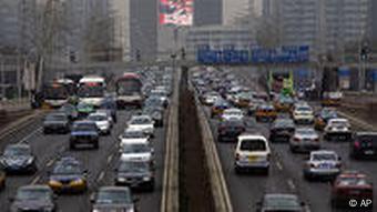 Der dichte Verkehr in Peking verschmutzt die Luft(Quelle: AP)