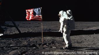 Apollo 11 misyonu ile 20 Temmuz 1969'da Ay'a ayak basan ilk insanlardan biri olan Astronot Buzz Aldrin