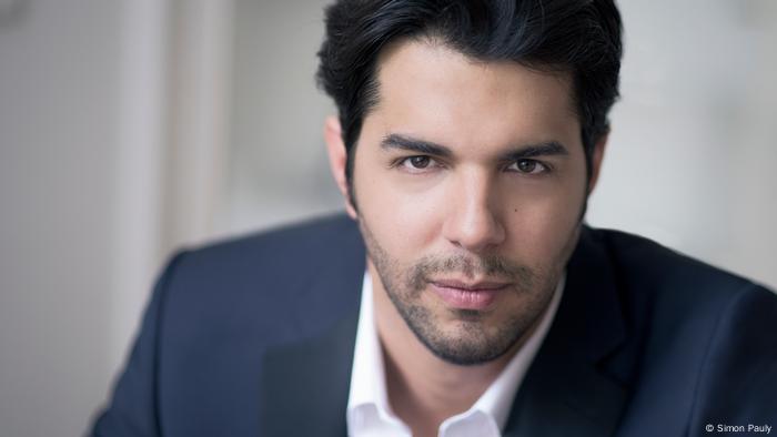 Dirigent Domingo Hindoyan (Simon Pauly)