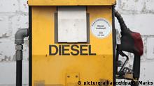 ARCHIV - Eine Diesel-Zapfsäule steht am 04.01.2013 auf dem Gelände eines Autoverwerters in Norderstedt bei Hamburg. (zu dpa: Diesel-Debatte: Der Autowahlkampf auf Touren vm 01.09.2017) Foto: Bodo Marks/dpa +++(c) dpa - Bildfunk+++ | Verwendung weltweit