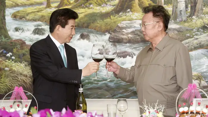 Roh Moo-hyun und Kim Jong-il beim Gipfeltreffen zwischen Süd- und Nordkorea