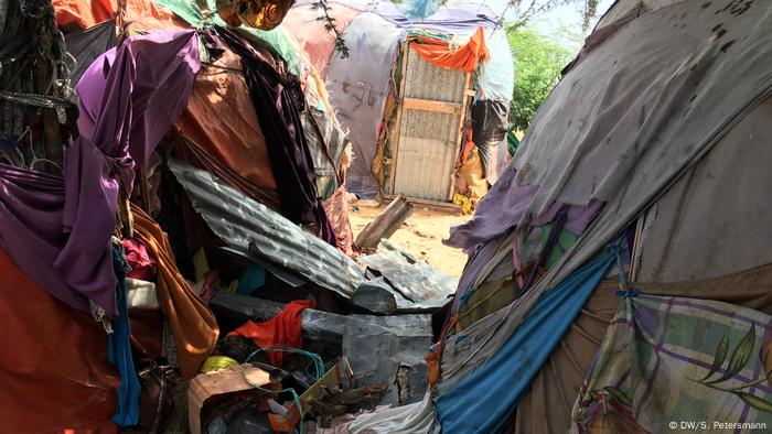 Makeshift tents in an IDP camp (DW/S. Petersmann)