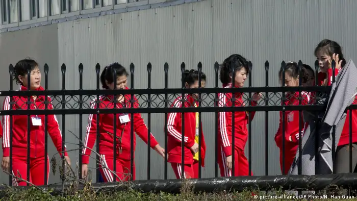 China nordkoreanische Arbeiterinen (picture-alliance/AP Photo/N. Han Guan)