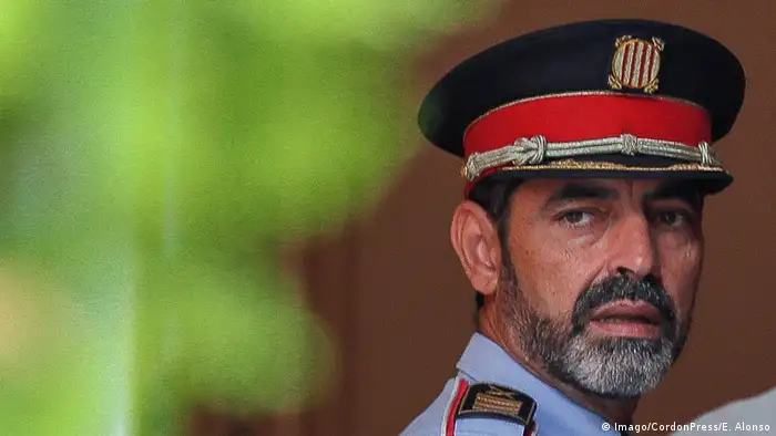 La Fiscalía española pidió prisión provisional sin fianza para Josep Lluís Trapero, jefe de la Policía de Cataluña, por presunta sedición. Horas más tarde quedó en libertad provisional y seguirá como imputado. 16.10.2017