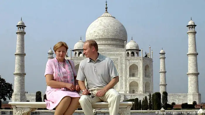Bildergalerie Putin wird 65 mit Ex-Ehefrau Ludmila in Taj Mahal (Getty Images/AFP/J. Macdougall)