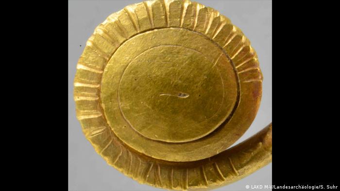 Пряжка из золота