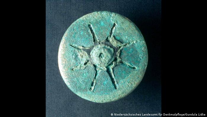 Бронзовая шкатулка