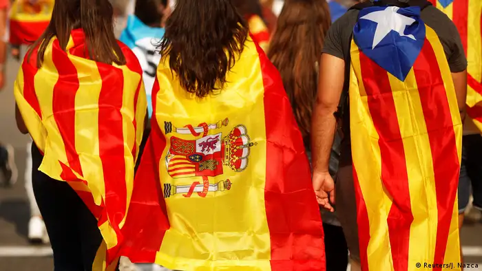 Spanien Barcelona Flaggen (Reuters/J. Nazca)