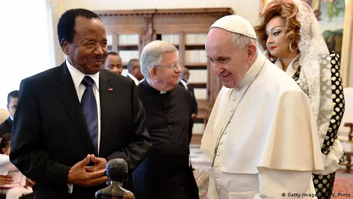 Vatikan kamerunischer Präsident Paul Biya trifft Papst Franziskus (Getty Images/AFP/V. Pinto)