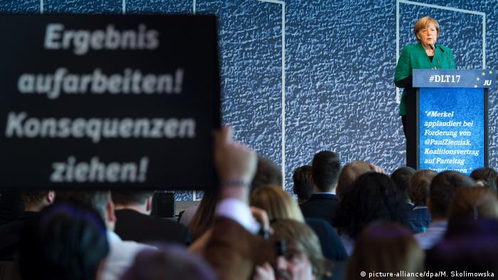 Меркель оголосила про початок коаліційних переговорів з ВДП та Зеленими