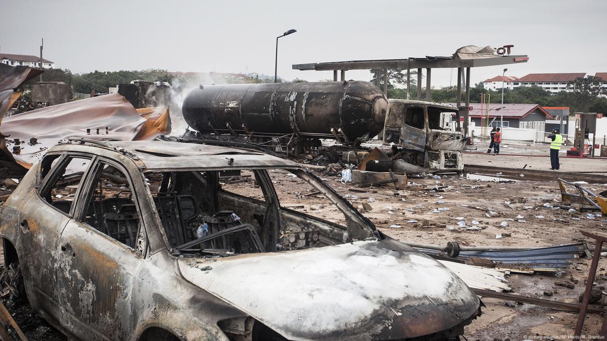 Gas station explosions hit Accra DW 10/08/2017