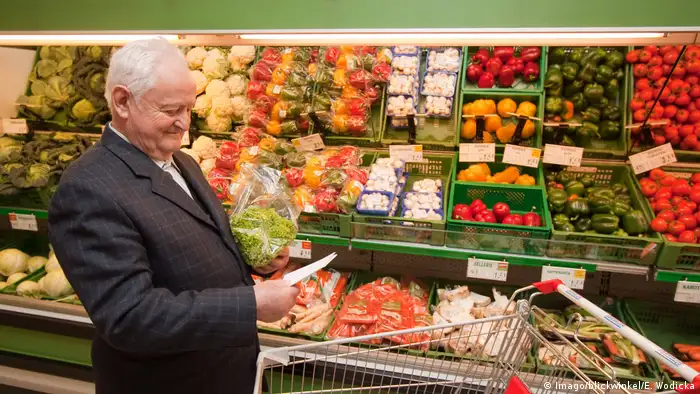 Vegetarische Lebensmittel im Supermarkt (Imago/blickwinkel/E. Wodicka)