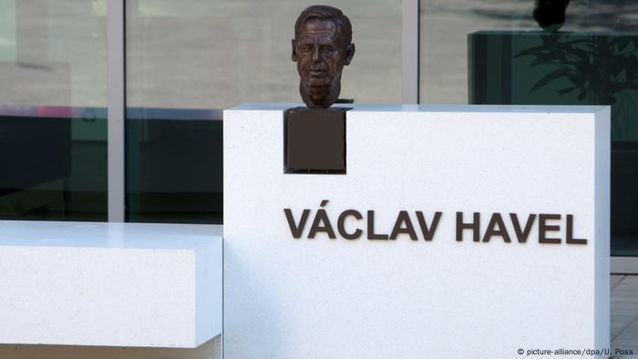 Vaclav Havel Human Rights Prize Awarded To Ilham Tohti News Dw 30 09 2019