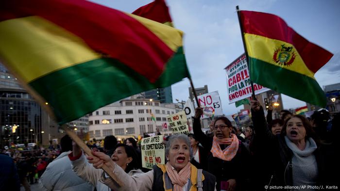 Protestas en Bolivia contra la decisión de Evo Morales de presentarse a un cuarto mandato. Octubre 2017 (picture-alliance/AP Photo/J. Karita)