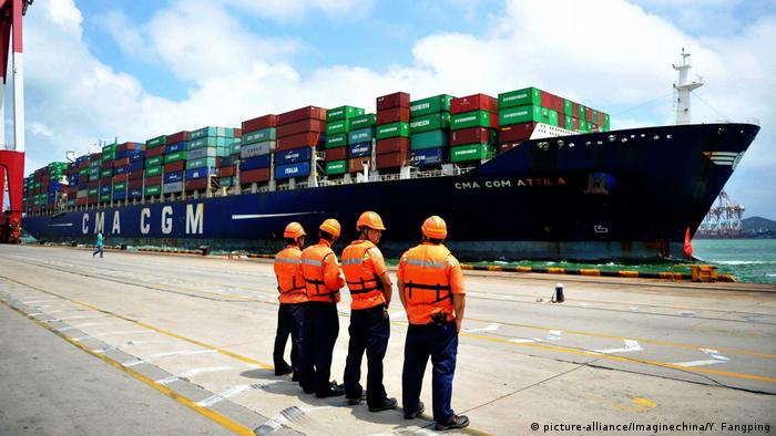 China Containerschiff in Qingdao