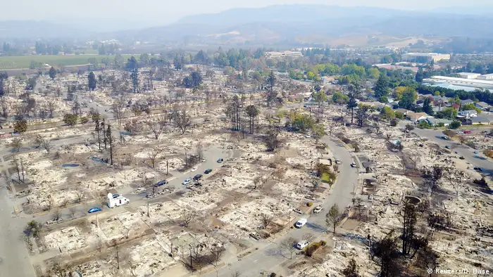 USA durch Brände zerstörtes Stadtviertel in Santa Rosa
