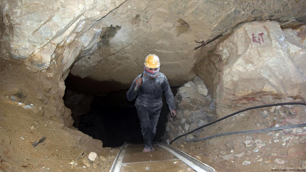 At least 19 dead in Pakistan marble mine collapse – DW – 09/08/2020