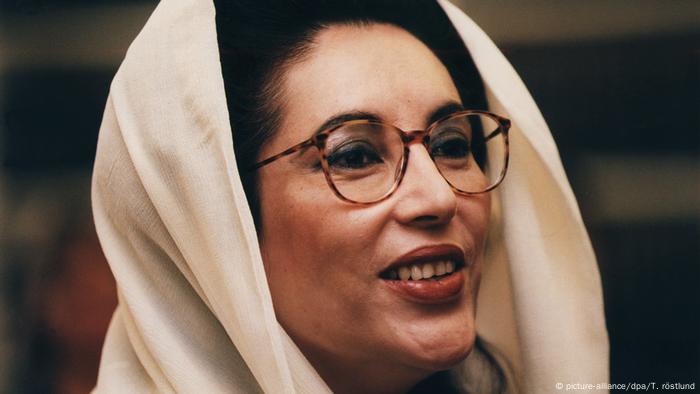 Benazir Bhutto - pakistanische Premierministerin 1996 (picture-alliance/dpa/T. röstlund)