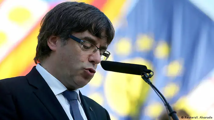 El jefe del Ejecutivo catalán, Carles Puigdemont, evitó aclarar hoy si declaró o no la independencia en su respuesta al ultimátum que le fijó el Gobierno central de Mariano Rajoy. Este no considera válida la respuesta. (16.10.2017).