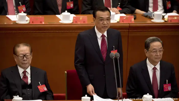 China Peking Kommunistischer Parteitag Premier Li Keqiang (picture-alliance/AP Photo/M. Schiefelbein)