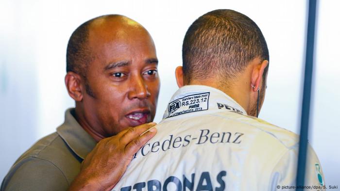 Lewis Hamilton Formel 1 Pilot mit Vater (picture-alliance/dpa/S. Suki)