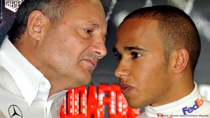 Lewis Hamilton Formel 1 Pilot mit Ron Dennis (picture alliance/dpa/Kimimasa Mayama)