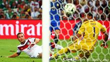 (File) Germany's Mario Goetze (L) scores the 1-0 past Argentina's goalkeeper Sergio Romero (R) during the FIFA World Cup 2014 final between Germany and Argentina at the Estadio do Maracana in Rio de Janeiro, Brazil, 13 July 2014. (RESTRICTIONS APPLY: Editorial Use Only, not used in association with any commercial entity - Images must not be used in any form of alert service or push service of any kind including via mobile alert services, downloads to mobile devices or MMS messaging - Images must appear as still images and must not emulate match action video footage - No alteration is made to, and no text or image is superimposed over, any published image which: (a) intentionally obscures or removes a sponsor identification image; or (b) adds or overlays the commercial identification of any third party which is not officially associated with the FIFA World Cup) EPA/DIEGO AZUBEL EDITORIAL USE ONLY (zu dpa «WM-Finale führt mit 34,57 Millionen die TV-Sport-Hitliste an» am 16.12.2014) +++(c) dpa - Bildfunk+++ |