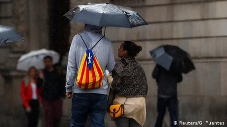 Мадрид избра твърдия вариант ще ограничи автономията на Каталуния Барселона