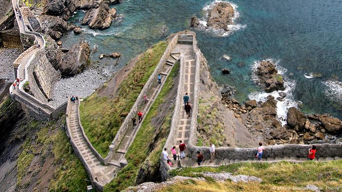 Footpath on the Machichacokap near Bermeo, Spain