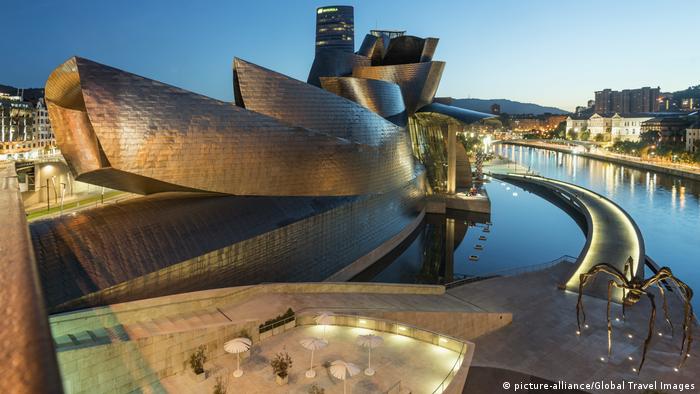 Spanien Bilbao Guggenheim Museum - Reiseziel Bilbao (picture-alliance/Global Travel Images)