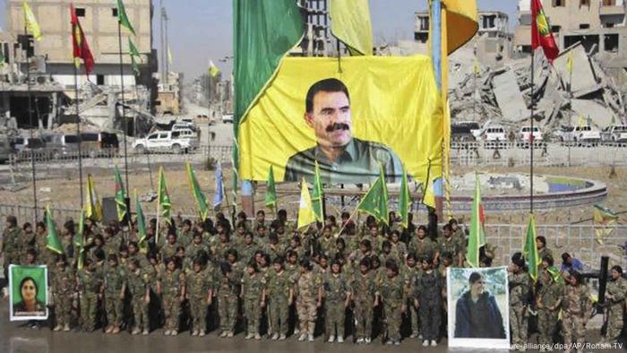 Syrien kurdischen Frauenmiliz in Al-Rakka (picture-alliance/dpa/AP/Ronahi TV)