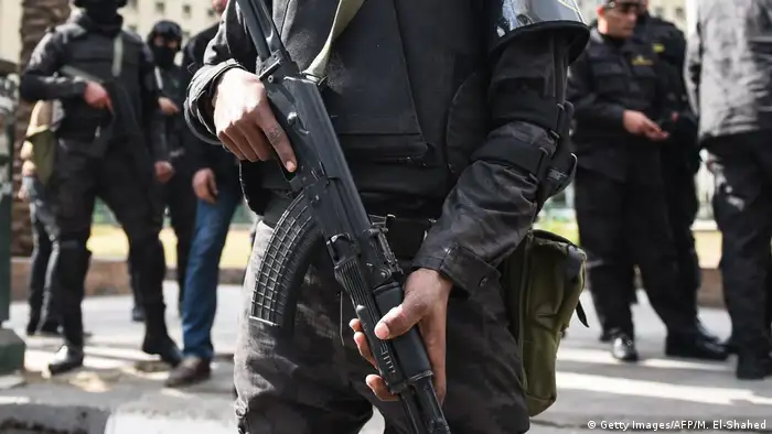 Ägypten Cairo - Ägyptische Polzizeieinheiten bewachen den Tahrir Platz in Kairo (Getty Images/AFP/M. El-Shahed)