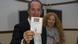 O presidente da região de Vêneto, Luca Zaia, vota no referendo sobre autonomia em San Vendemiano O presidente da região de Vêneto, Luca Zaia, vota no referendo sobre autonomia em San Vendemiano