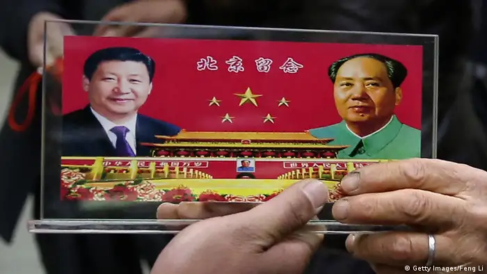 China Symbolbild Xi Jinping und Mao