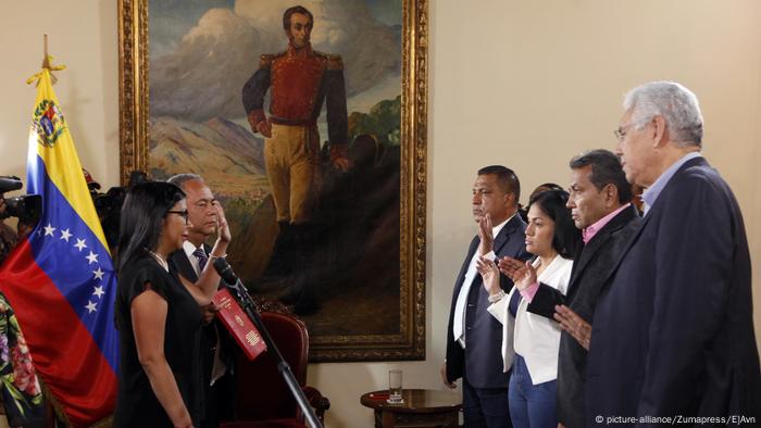 Venezuela Caracas Vereidugung von Gouverneuren (picture-alliance/Zumapress/E]Avn)