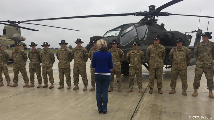 Belgien US Army Air Cavalry troops | US-Nato-Botschafter Kay Bailey Hutchinson
