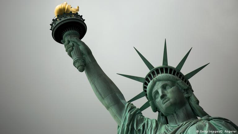 Trump autoriza la entrada de refugiados a EE.UU.