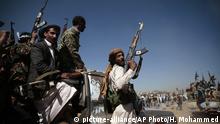 Newly recruited Shiite fighters, known as Houthis, hold their weapons as they ride on a vehicle during a gathering aimed at mobilizing more fighters into battlefronts to fight pro-government forces in several Yemeni cities, in Sanaa, Yemen, Tuesday, Jan. 3, 2017. (AP Photo/Hani Mohammed) |