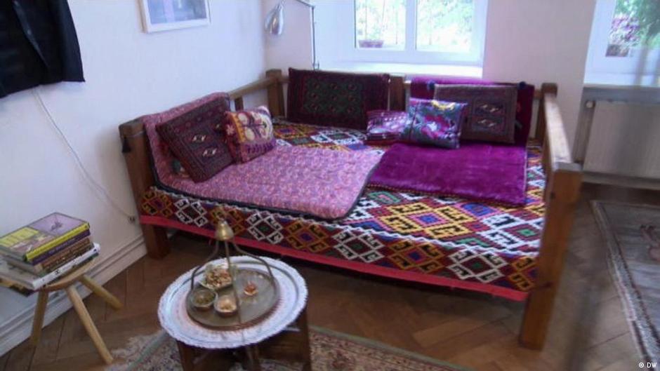 Historical apartment meets ethnic furnishings DW 10/25/2017