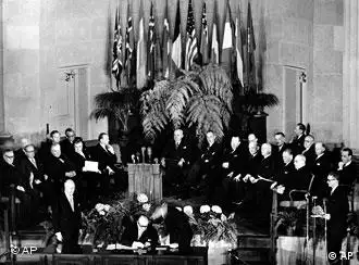 柏林博物馆老照片：1949年，美欧在华盛顿签署北大西洋公约