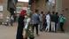 Ägypten Frauen und Männer in einer Straße in Kairo Ägypten Frauen und Männer in einer Straße in Kairo