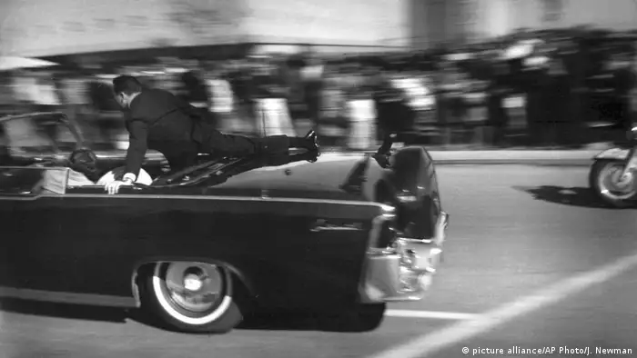 USA JFK Dokumente - Ermordung Kennedys in Dallas (picture alliance/AP Photo/J. Newman)