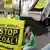 Активисты Greenpeace на фоне машины с углем