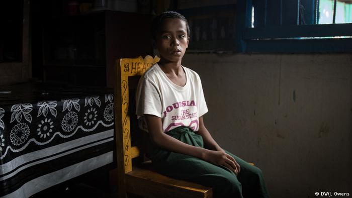 Rohingya-Kinder auf der Flucht: 1 Shot and stabbed (DW/J. Owens)