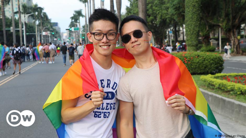 China’s Weibo reverses ban on gay content after outcry – DW – 04/16/2018
