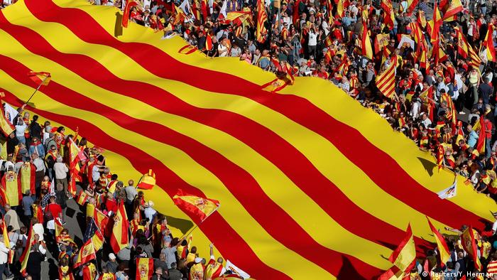 Spanien - Demonstrationen für die Einheit von Spanien und Katalonien in Barcelona (Reuters/Y. Herman)