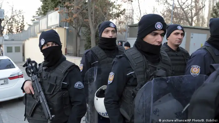 Türkei Polizei in Ankara (picture-alliance/AP Photo/B. Ozbilici)
