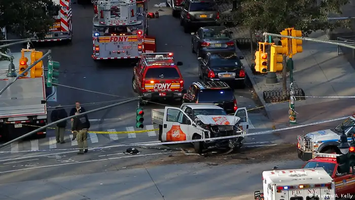 USA New York - Manhattan: Krankenwagen nach Schüssen (Reuters/A. Kelly)